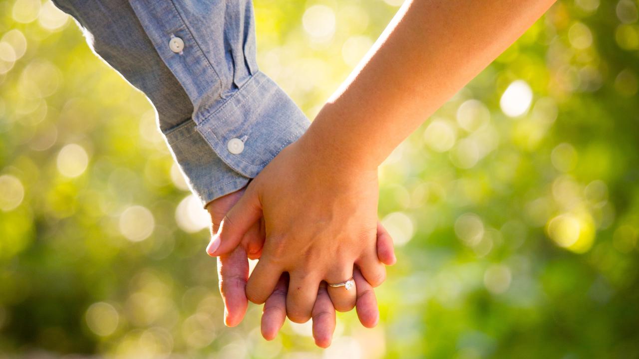 Benar-Benar Jatuh Cinta atau Hanya Tertarik Sesaat? 