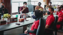 Perwakilan Indihome melakukan pertemuan dengan Emtek Group atau PT Elang Mahkota Teknologi di SCTV Tower, Senayan, Jakarta, Rabu (2/3/2022). Pertemuan membahas peran Indihome dalam ekspansi Vidio ke bigger screen home entertainment. (Liputan6.com/Faizal Fanani)
