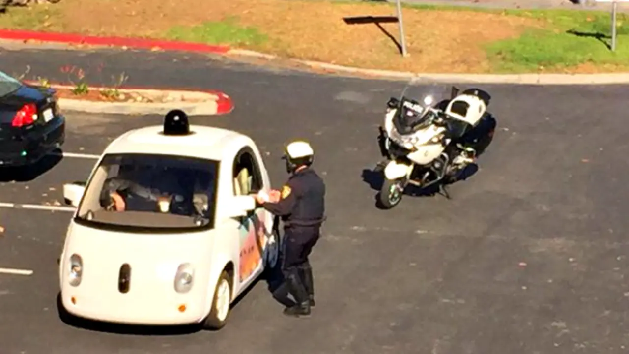 Mobil Google Dihentikan Polisi