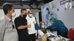 Perbanas bekerjasama dengan Bio Farma dan Kimia Farma menyiapkan 130.000 dosis vaksin sinopharm pada program vaksinasi gotong royong bagi 65.000 karyawan dari 48 bank pemerintah, swasta, asing dan daerah untuk mencapai target herd immunity di bulan Agustus 2021. (Liputan6.com/HO/Rizky)