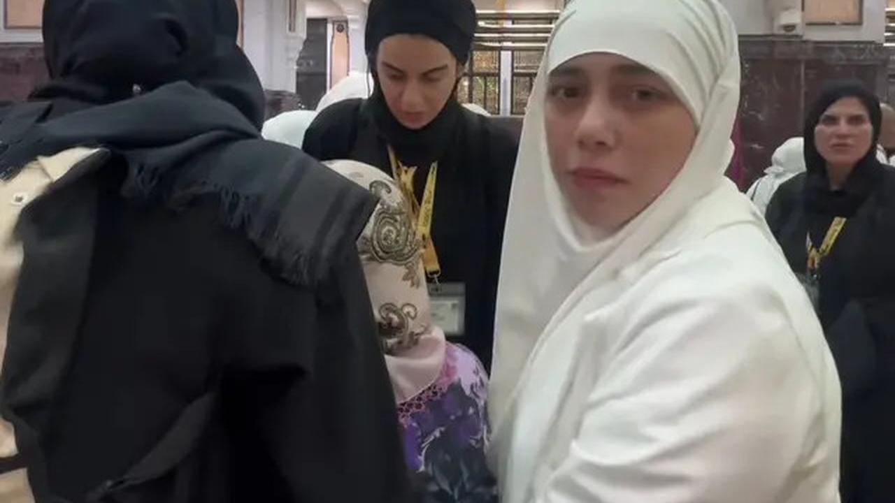 7 Momen Celine Evangelista Bantu Ibu-Ibu Terjatuh Saat Umroh, Panen Pujian