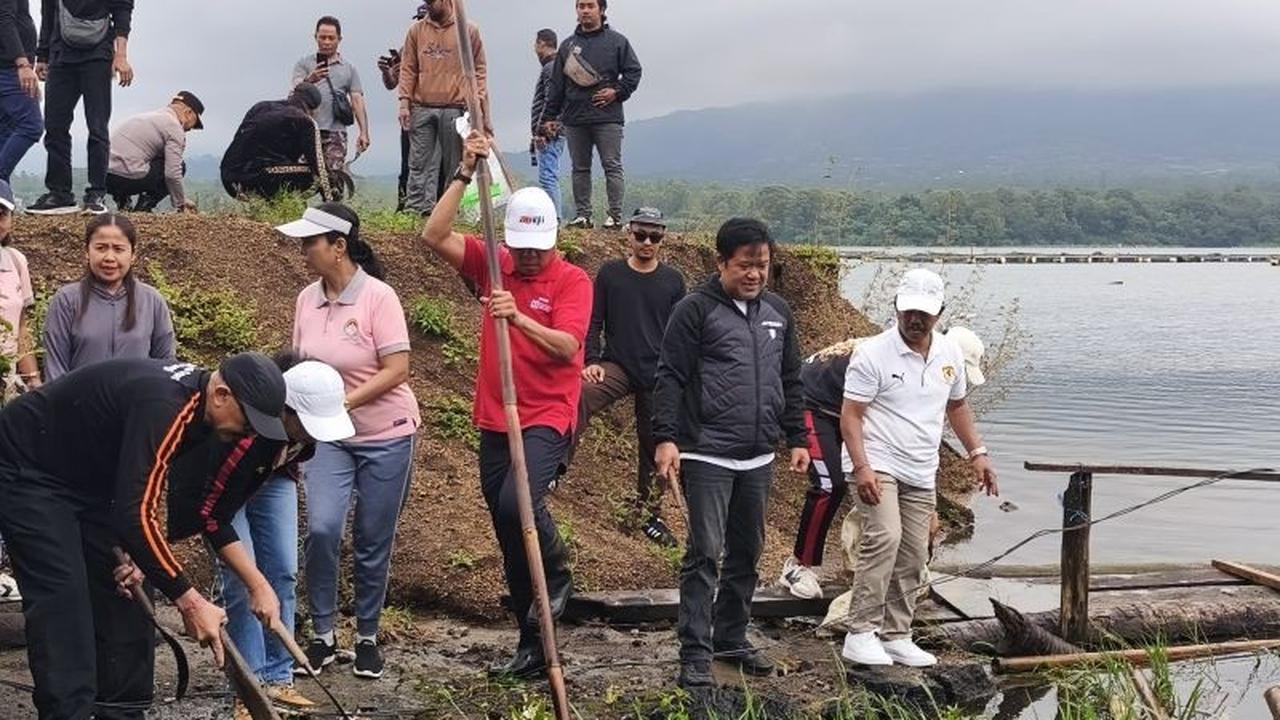 Pembersihan Sampah Danau Batur: Komitmen Pemkab Bangli Jaga Kelestarian Sumber Air Bali