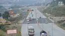 Sejumlah mobil melintas di tol Kalikangkung, Semarang, Minggu (9/6/2019). Kepadatan pengendara di Tol Kalikangkung mulai terlihat Sabtu (9/6/2019) pukul 16.00 WIB. (Liputan6.com/Gholib)