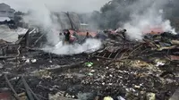 Puluhan kios dan toko eleltronik ludes dalam kebakaran yang terjadi di Pasar Tatelu, Kecamatan Dimembe, Kabupaten Minahasa Utara, Sulut, Senin (3/4/2023) malam.