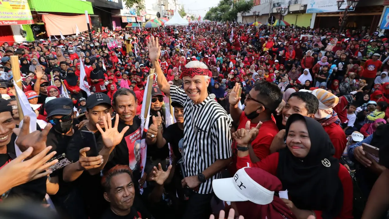 Ganjar disambut sejumlah pendukungnya saat di Nganjuk Jawa Timur. (Istimewa)