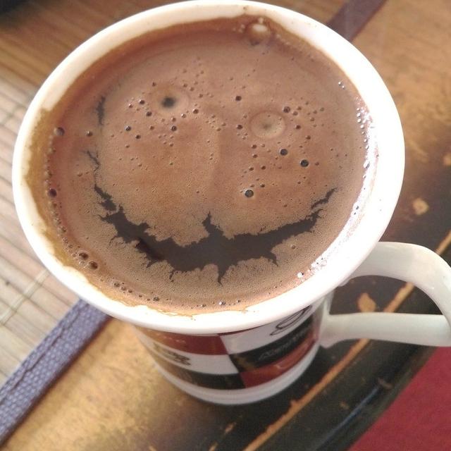 6 Potret Minuman Seperti Berekspresi Ini Unik, Muncul dengan Sendirinya