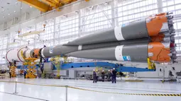 Pendarat bulan Luna-25, yang pertama di Rusia sejak 1976, akan diluncurkan dari Kosmodrom Vostochny, sekitar 5.550 km timur Moskow, menurut badan antariksa Roscosmos Rusia, Senin, 7 Agustus 2023. (Handout/Russian Space Agency Roscosmos/AFP)