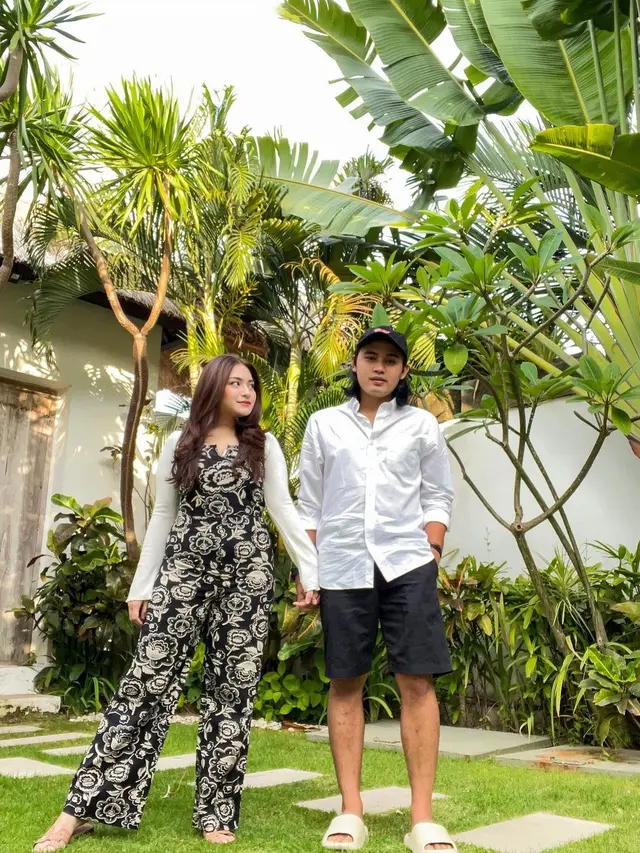 Nathalie Holscher dan Ilham Yogi di Bali