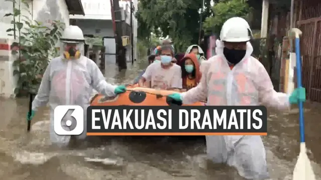 Satu keluarga pasien Covid-19 yang sedang lakukan isolasi mandiri di Bekasi terdampak banjir. Mereka terpaksa dievakusi petugas BPBD dengan protokol Covid-19.