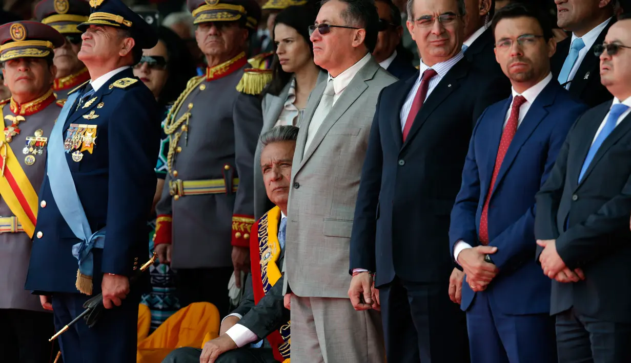 Presiden Ekuador Lenin Moreno menghadiri upacara Hari Kemerdekaan di Quito, Ekuador, (10/8). Ekuador merayakan kemerdekaannya dari Spanyol yang dikenal sebagai ‘El Primer Grito de Independence’ or 'The First Cry of Independence.' (AP Photo/Dolores Ochoa)