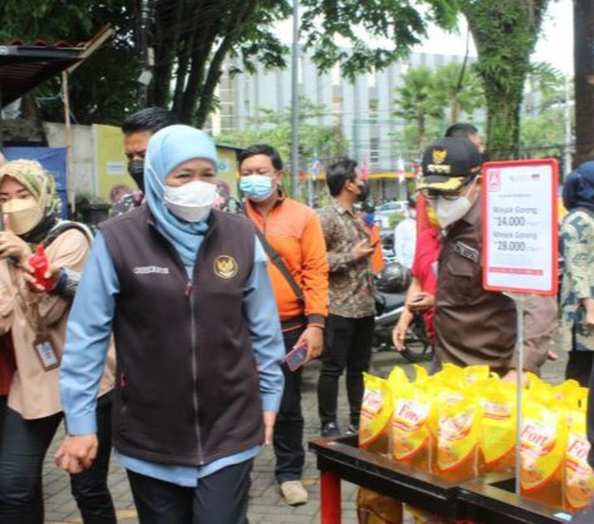 Pada 27 Oktober 2014, Khofifah  dilantik sebagai Menteri Sosial oleh Presiden Joko Widodo. Jabatan ini diemban sampai 17 Januari 2018.

Selepas menjadi Mensos, Khofifah kembali maju Pilgub Jatim 2018. Dia sukses mengalahkan Gus Ipul yang diusung PDIP. P