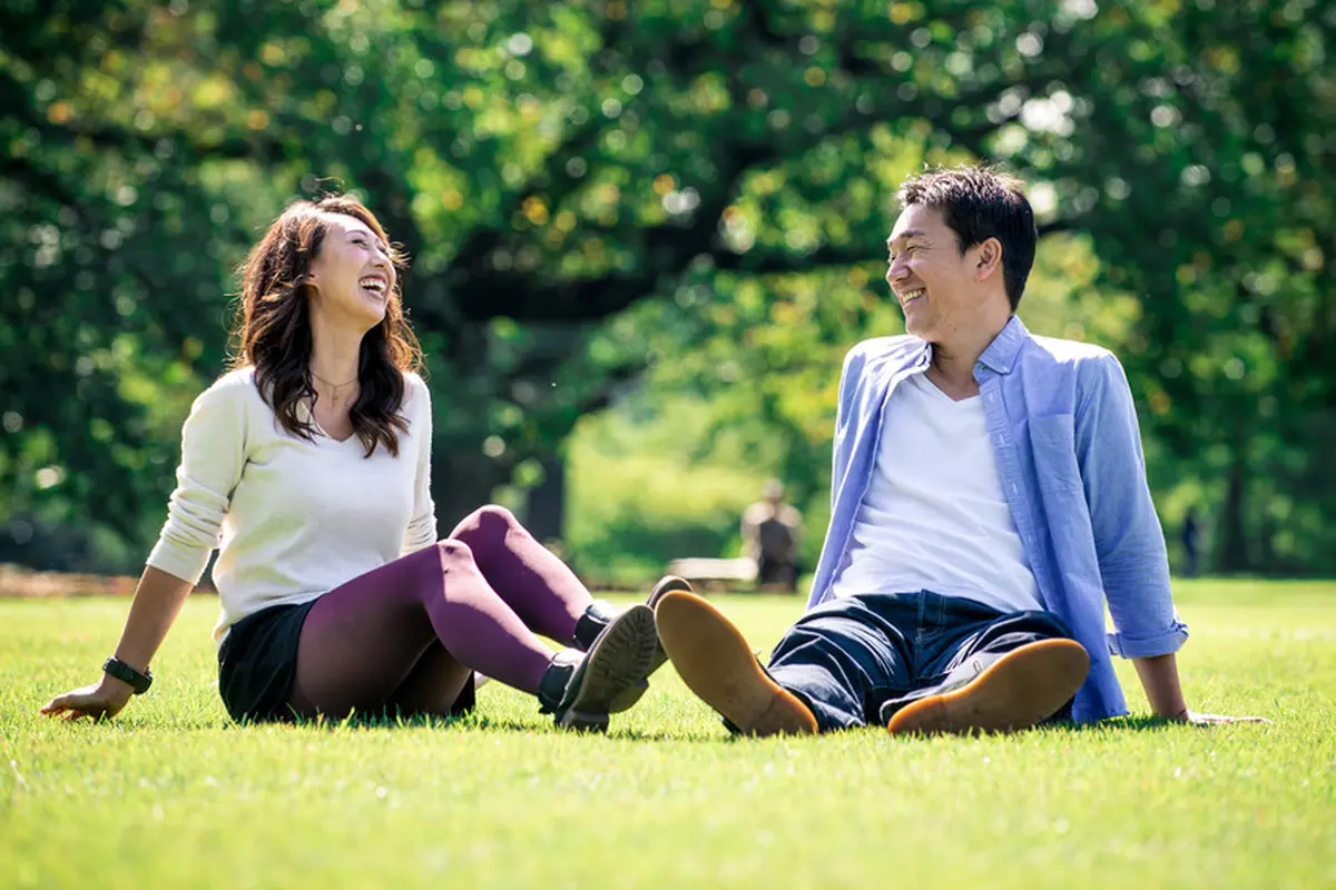 couple romantis bahagia