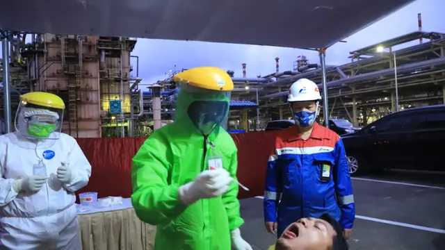 Tes usap massal yang digelar Pertamina RU IV Cilacap menyasar 5.000 orang. (Foto: Liputan6.com/Pertamina)