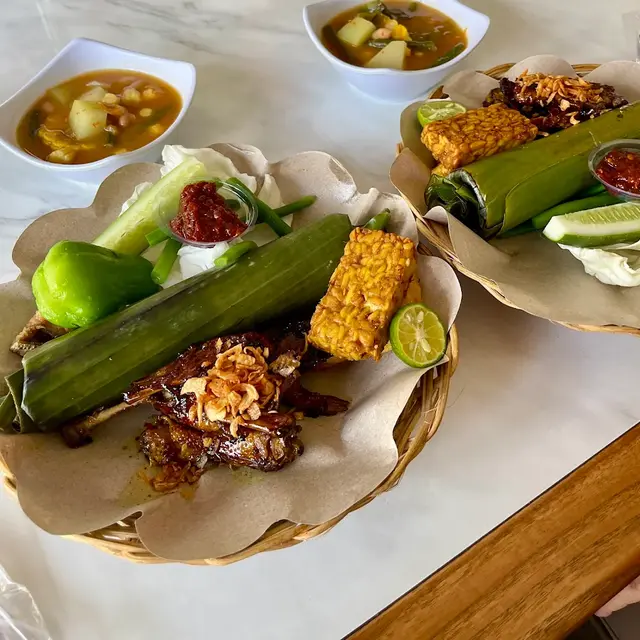 Rekomendasi Tempat Makan Nasi Timbel di Bandung