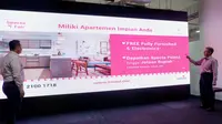 Direktur Pemasaran PT Intiland Development Tbk untuk Surabaya (Kanan) berbincang-bincang dengan Yudhi Brahmanto Marketing Research and Development Manager Intiland usai peluncuran program penjualan Intiland Specta Fair 2023. (Istimewa)