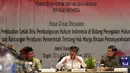 Menteri Hukum dan HAM Yasonna Laoly saat rapat koordinasi di Bogor, Jawa Barat, Jumat (23/9) malam. Rakor membahas pembuatan cetak biru pembangunan hukum Indonesia di bidang penegakan hukum dan rancangan peraturan pemerintah (Liputan6.com/Angga Yuniar)