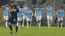 Penyerang Lazio, Ciro Immobile (tengah) berselebrasi usai mencetak gol ke gawang Inter Milan pada pertandingan Liga Serie A Italia di Stadion San Siro, di Milan, Italia, Senin (10/1/2022). Dengan hasil ini, Inter Milan kembali memuncaki klasemen sementara dengan 49 poin. (AP Photo/Antonio Calani)