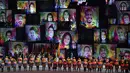 Wajah para Atlit negara peserta Olimpiade Rio 2016 terpampang saat perkenalan pada pembukaan di   Stadion Maracana, Rio de Janeiro, (5/8/2016). (AFP/Fabrice Coffrini)