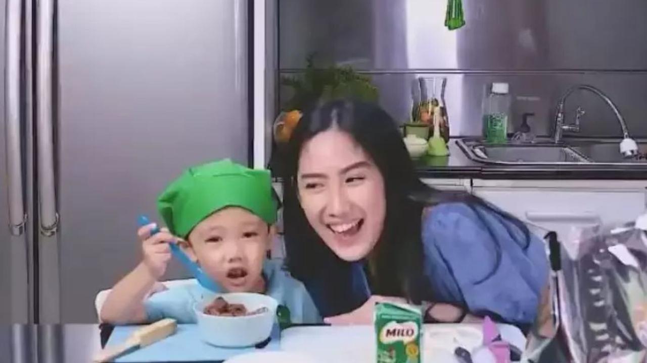 Potret Dapur Mewah Nuansa Silver di Rumah Tamara Tyasmara, Modelnya Elegan