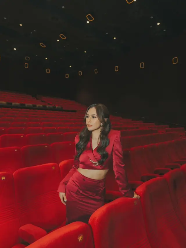 Adu Gaya Bold Fearless dari Pasangan Ibu-Anak Wulan Guritno dan Shalom Razade di Premiere Trinil, Mana yang Paling Badai?