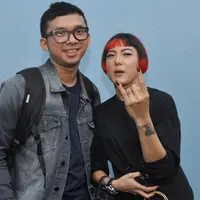 Tidak lama lagi, pasanggan kekasih Poppy Sovia dan Ahmad Gussaoki akan melepas masa lajangnya. Jika tidak ada alangan, pasangan kekasih ini akan meresmikan hubungannya pada pertengahan tahun 2018. (Nurwahyunan/Bintang.com)