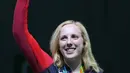 Atlet Menembak dari AS, Virginia Thrasher saat merayakan kemenangannya meraih medali emas di Olimpiade Rio 2016, Brasil (6/8). (REUTERS)