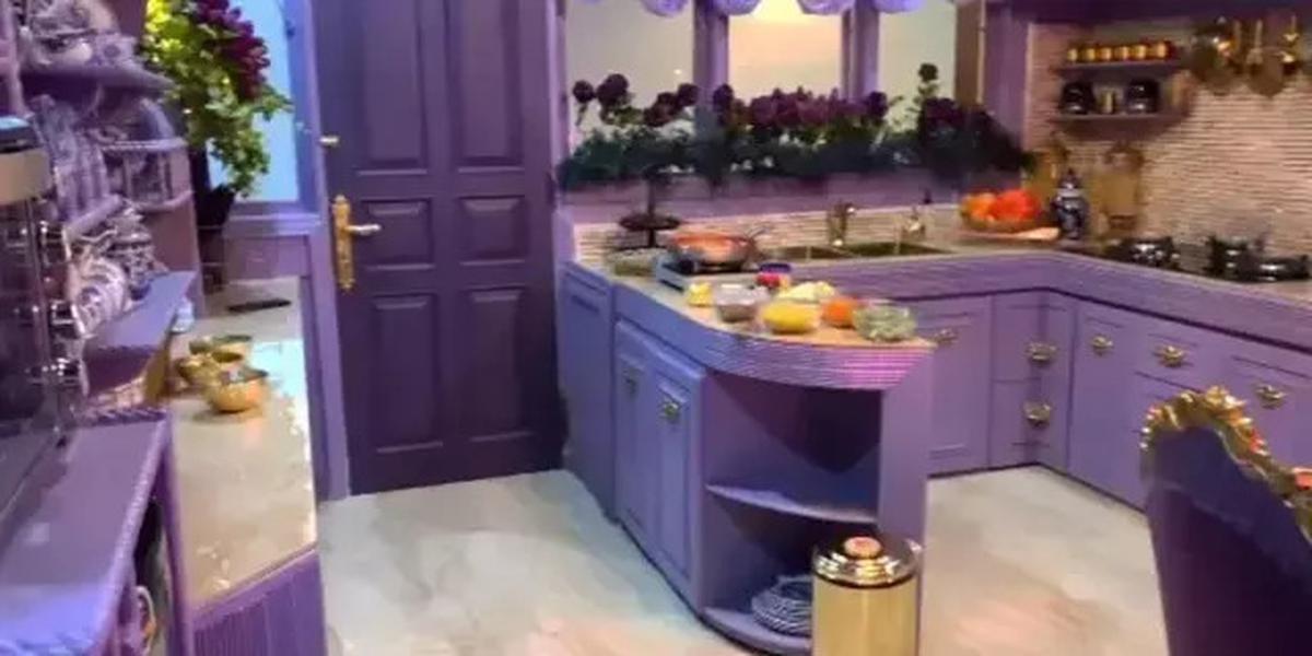 9 Potret Dapur di Rumah Mama Ala ibu Tasya dan Tasyi, Modelnya Nyentrik dan Serba Ungu
