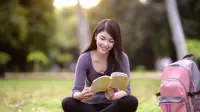 Hobi Membaca Buku? Ini Manfaatnya bagi Kesehatan Anda