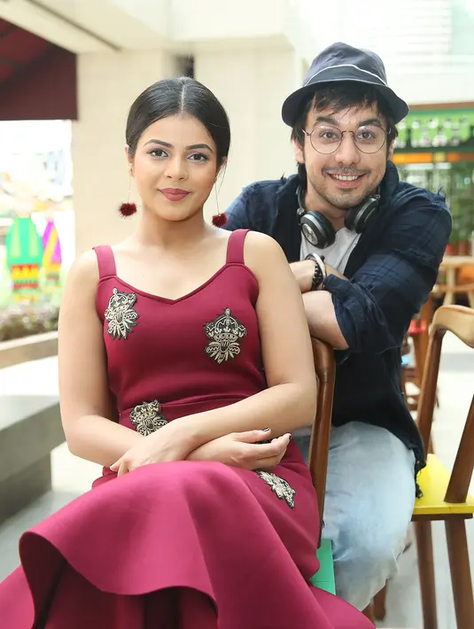 Dua bintang serial Thapki, Jigyasa Singh dan Manish Goplani, pun juga menyempatkan diri kembali bertandang ke Indonesia. Hal ini dilakukan mereka untuk mewujudkan keiginan para penggemarnya di Indonesia. (Bambang E.Ros/Bintang.com)