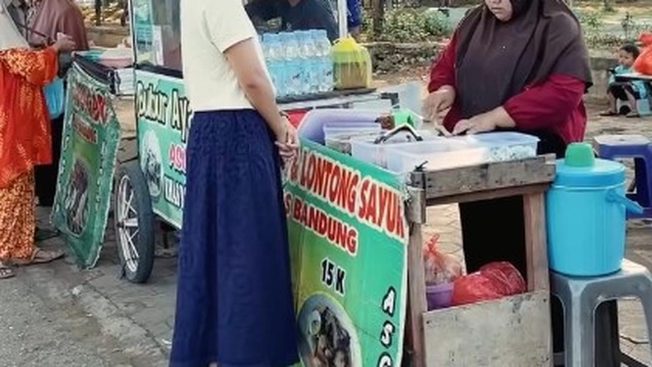 Dipuji Sederhana, Ini 7 Potret Indah Permatasari Sarapan di Pinggir Jalan - Nikmati Pemandangan di Kampung Halaman Suami