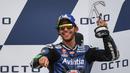 Meski tampil dengan motor Desmosedici 2019, Enea Bastianini berhasil tampil memukau bersama tim Ducati-Avintia pada musim lalu. Ia bahkan mampu bersaing dengan pembalap pabrikan utama Jack Miller dan Pecco. Bastianini diperdiksi akan tampil lebih baik pada musim 2022. (AFP/Andreas Solaro)