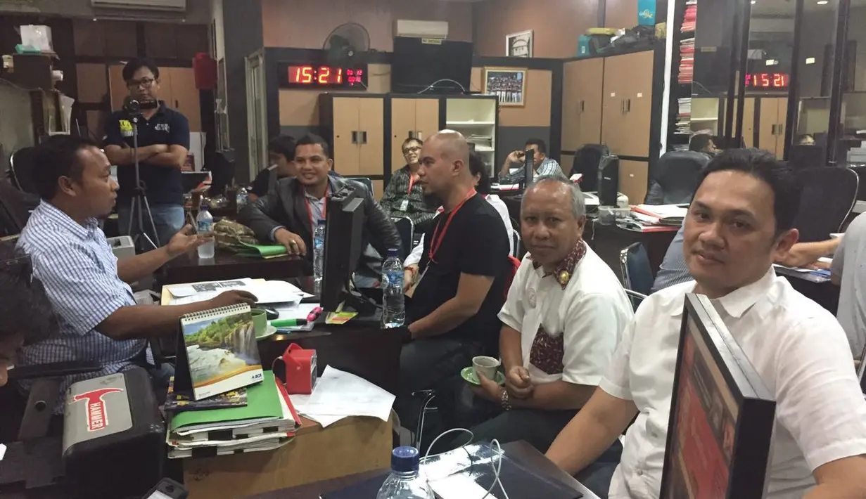 Setelah rujuk, Ahmad Dhani menunjuk Farhat Abbas sebagai kuasa hukumnya dalam kasus dugaan penghinaan presiden. Dimana Dhani telah menjadi tersangka. (Istimewa)