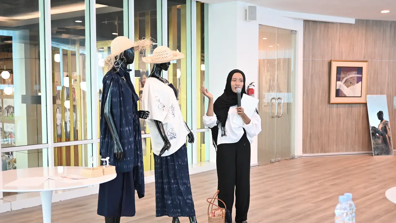 Adu Kreatif Desainer Muda Ciptakan Koleksi Fashion dari Kain Sulam Gorontalo Jelang Indonesia Fashion Week 2023