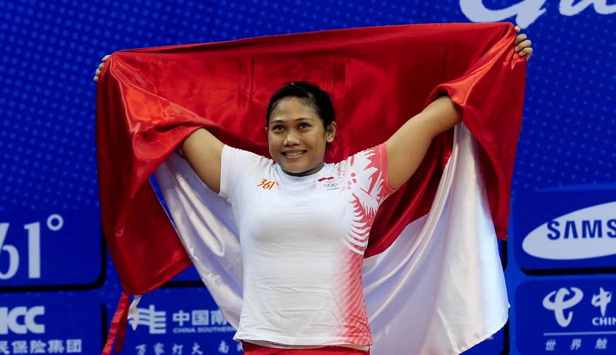 11. Sinta Darmariani - (Angkat Besi Putri 69 Kilogram) - Meraih medali perak Asian Games 2010. (AFP/Stringer)