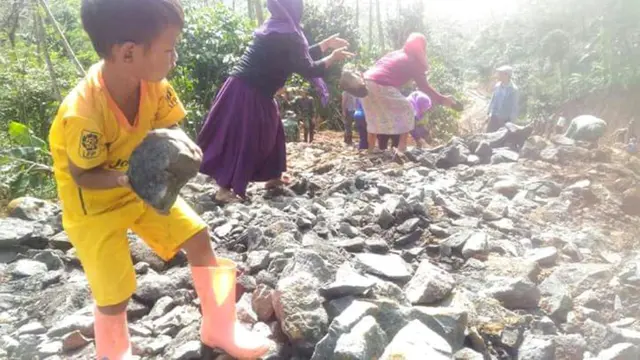 Riang Bocah-Bocah Muntang untuk Semangat Pagi TNI Purbalingga