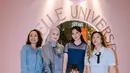 Meskipun model gaunnya berbeda, keduanya berhasil memancarkan harmoni dan keanggunan sebagai ibu dan anak. Kombinasi ini menampilkan bagaimana mereka tetap serasi dan kompak, sekaligus memberikan pesona masing-masing.  [@asmirandah89].