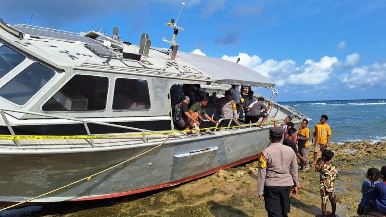 Kapolres Rote Ndao AKBP Mardiono mengatakan, imigran yang diamankan berjumlah 44 orang. <br>