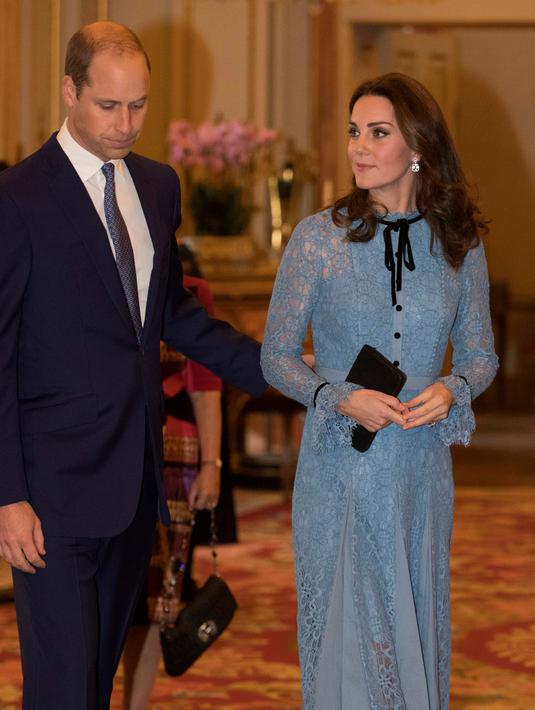PHOTO: Hamil Anak Ketiga, Perut Buncit Kate Middleton Akhirnya Terlihat