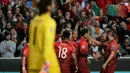 Bek Portugal, Ricardo Carvalho (ketiga kanan) merayakan selebrasi bersama pemain lainnya usai mencetak gol pada kualifikasi Piala Eropa 2016 di stadion Luz, Lisbon, Minggu (29/3/2015). Portugal menang 2-1 atas Georgia. (AFP PHOTO/Patricia De Melo Moreira)