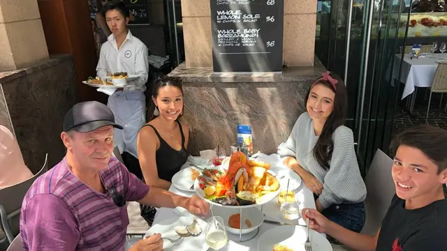 Jarang Tersorot, Ini 6 Potret Amanda Rawles dan Ayahnya yang Berdarah Australia