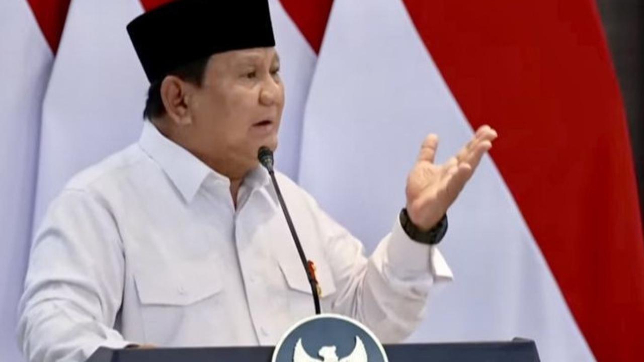 VIDEO: Prabowo Sempat Cari-Cari Mentan Amran "Untung Sekarang di Jakarta, Biasa di Kalimantan"