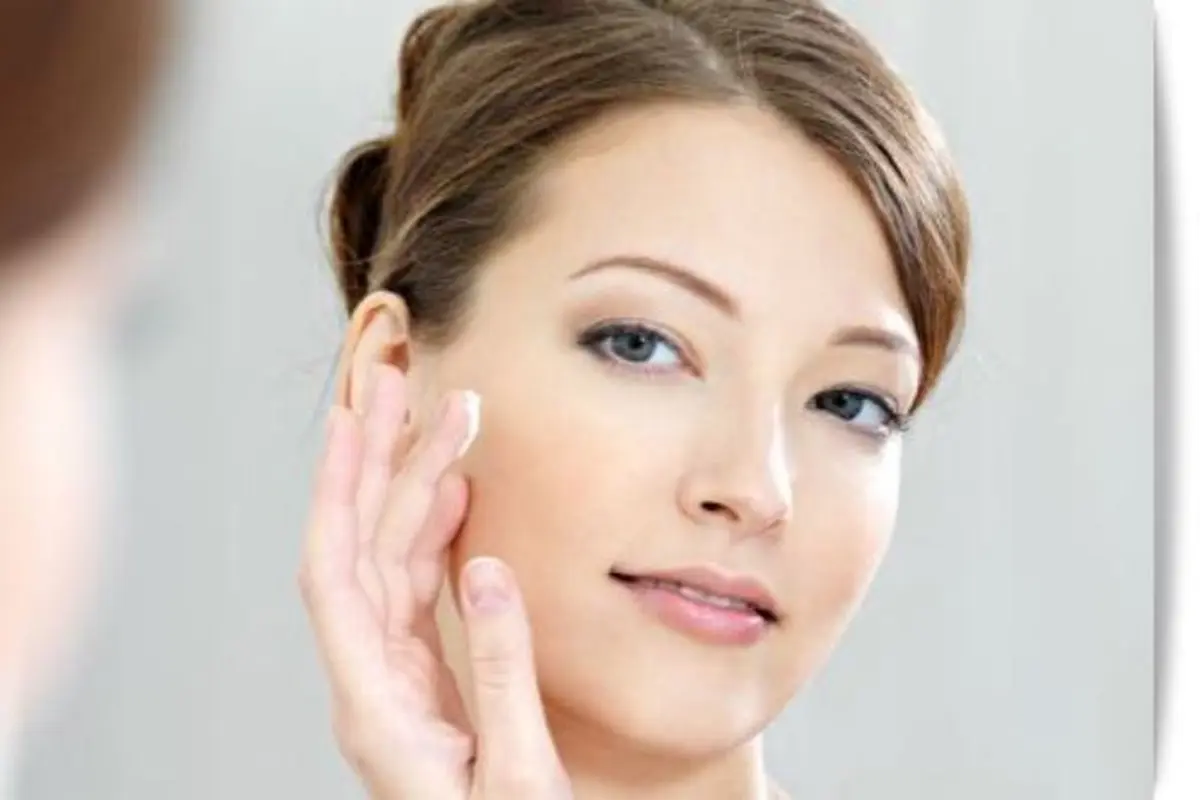 Malu Ya Punya Garis Halus di Wajah? Kamu Hanya Butuh Makeup Kok