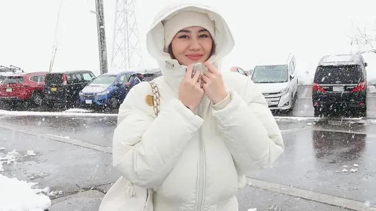 10 OOTD Gaya Publik Figur Menikmati Liburan Akhir Tahun di Negara Bersalju, dari Citra Kirana hingga Aurel Hermansyah