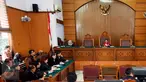 Suasana sidang putusan praperadilan OC Kaligis di Pengadilan Negeri (PN) Jaksel, Senin (24/8). Hakim PN Jaksel menggugurkan permohonan praperadilan yang diajukan terdakwa kasus suap PTUN Medan itu. (Liputan6.com/Yoppy Renato)