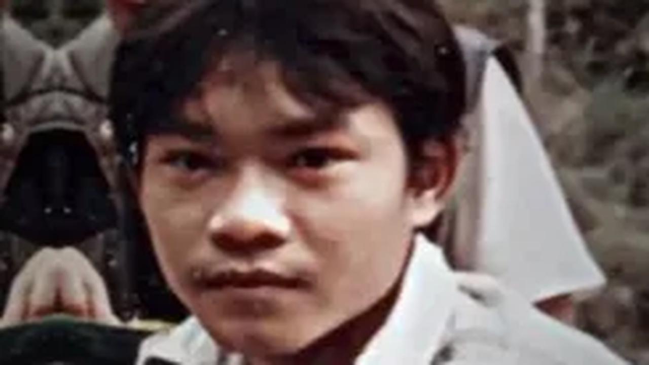 Potret lawas seorang pemuda berhasil mencuri perhatian. Pemuda ini diketahui pernah hidup sederhana dan bergantung dari hasil berjualan.<br>