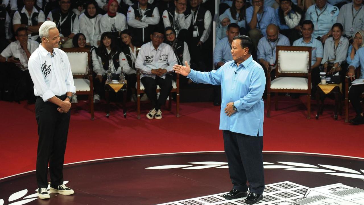 Prabowo awalnya menjawab cukup santai. Dia mengungkapkan bahwa putusan MK telah final dan tidak dapat diubah sehingga dia bisa melaksanakannya.<br>