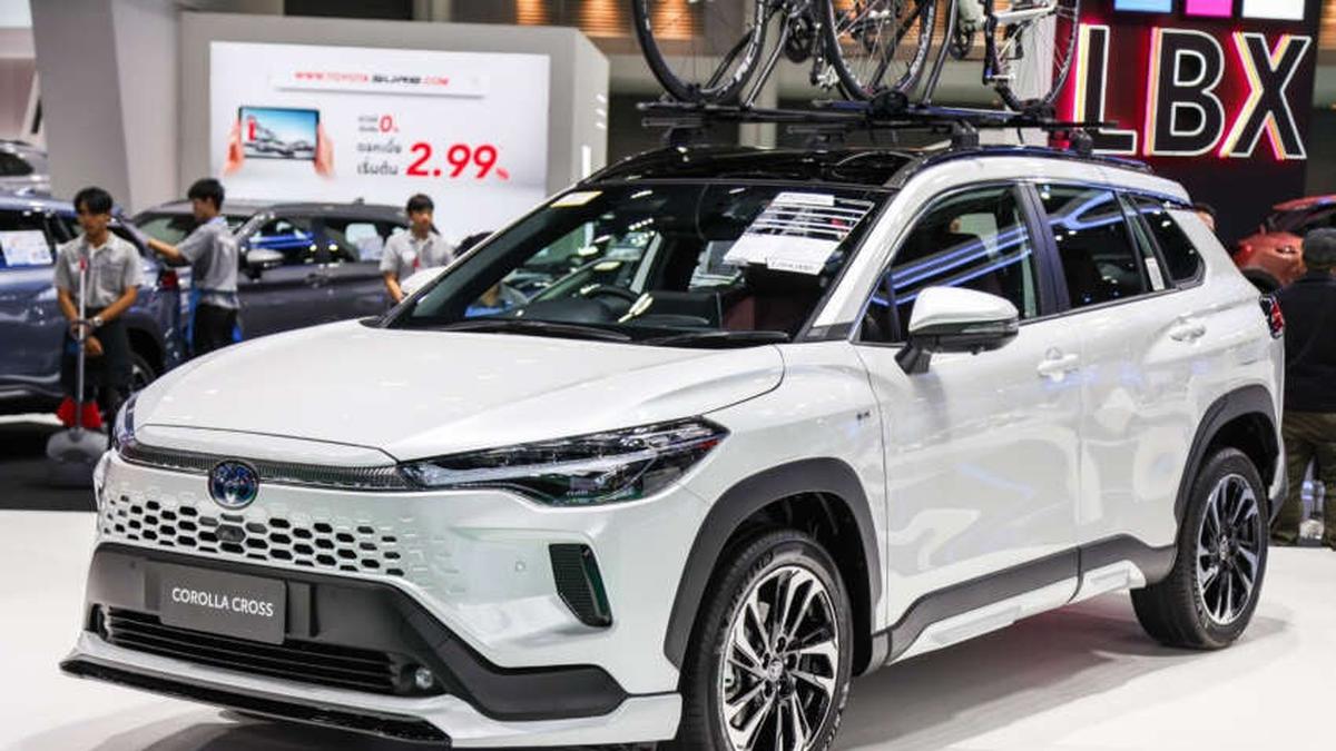 Toyota Corolla Cross Hybrid Facelift Sudah Bisa Dipesan di Malaysia ...