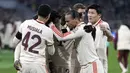 Para pemain Bayern Munchen merayakan gol kemenangan timnya yang dicetak oleh Alphonso Davies dalam laga leg 2 babak play off Liga Champions 2024/2025 melawan Celtic di Allianz Arena, Munchen, Jerman, Rabu (19/02/2025) WIB. (AP Photo/Matthias Schrader)