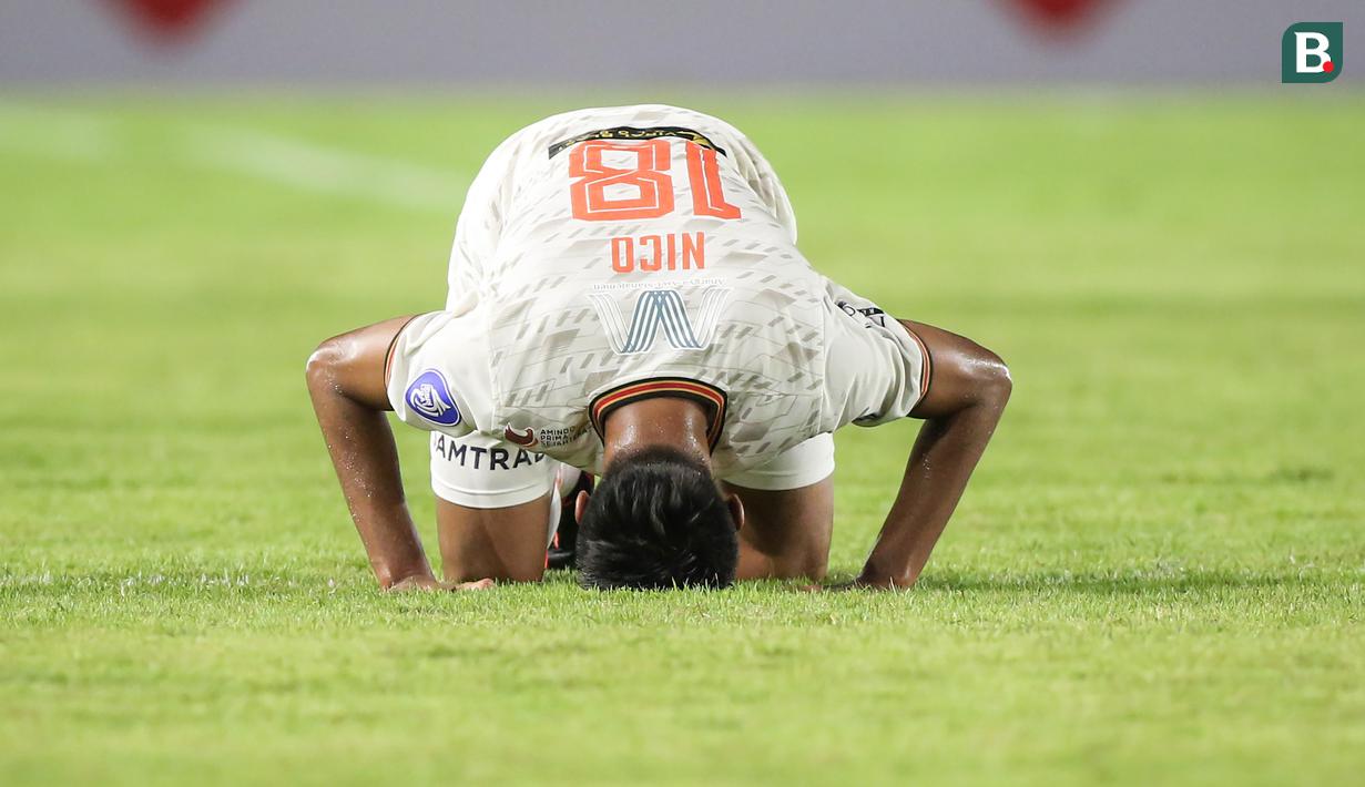 Pemain Persija Jakarta, Alfriyanto Nico melakukan selebrasi usai mencetak gol penyeimbang 1-1 ke gawang Persik Kediri dalam laga pekan ke-10 BRI Liga 1 2021/2022 di Stadion Manahan, Solo, Sabtu (30/10/2021). (Bola.com/Bagaskara Lazuardi)