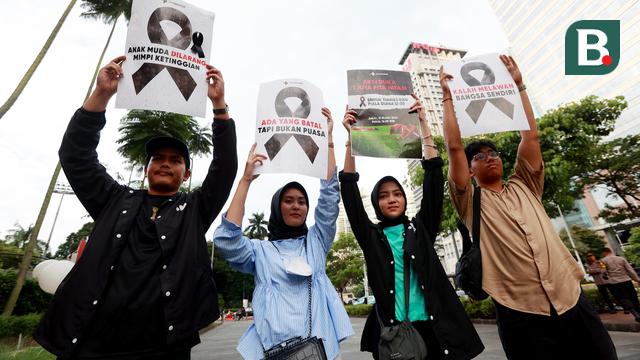 Foto: Melihat Aksi Duka 1 Juta Pita Hitam sebagai Wujud Empati Pembatalan Indonesia sebagai Tuan Rumah Piala Dunia U-20 2023